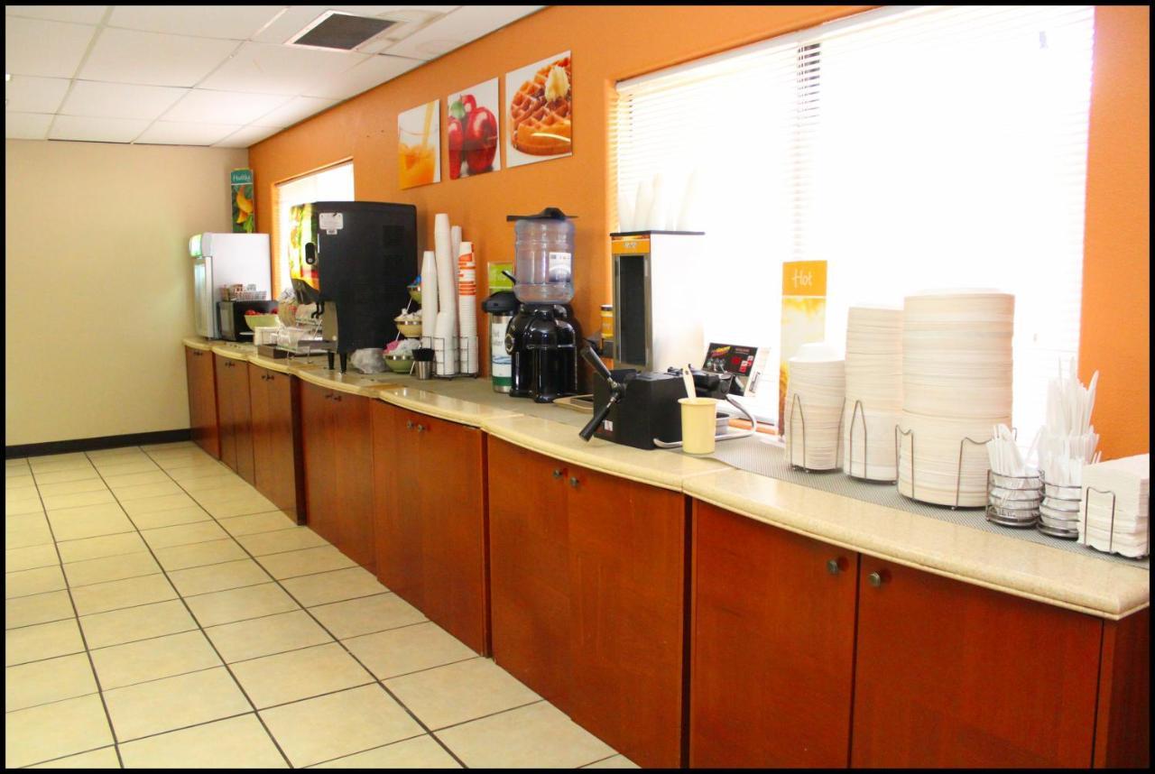 Hotel Ramada By Wyndham Tucson Airport à Drexel Heights Extérieur photo