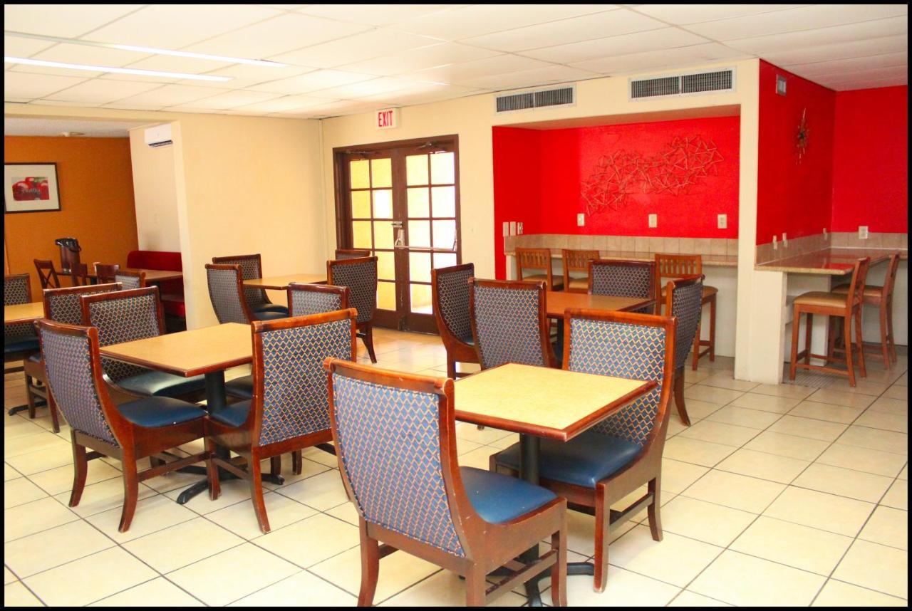 Hotel Ramada By Wyndham Tucson Airport à Drexel Heights Extérieur photo