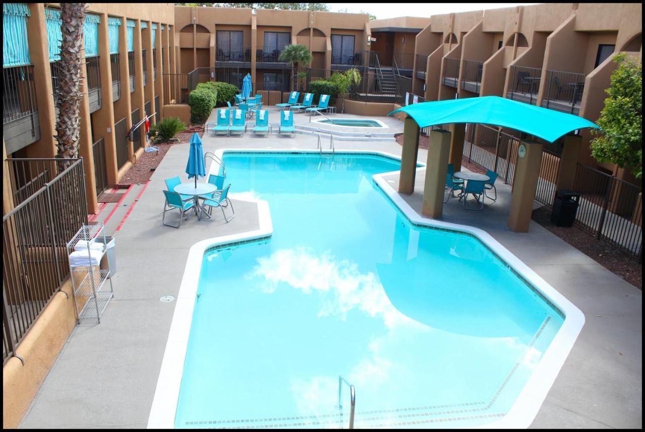 Hotel Ramada By Wyndham Tucson Airport à Drexel Heights Extérieur photo