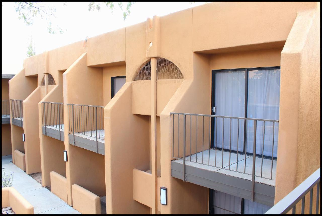 Hotel Ramada By Wyndham Tucson Airport à Drexel Heights Extérieur photo