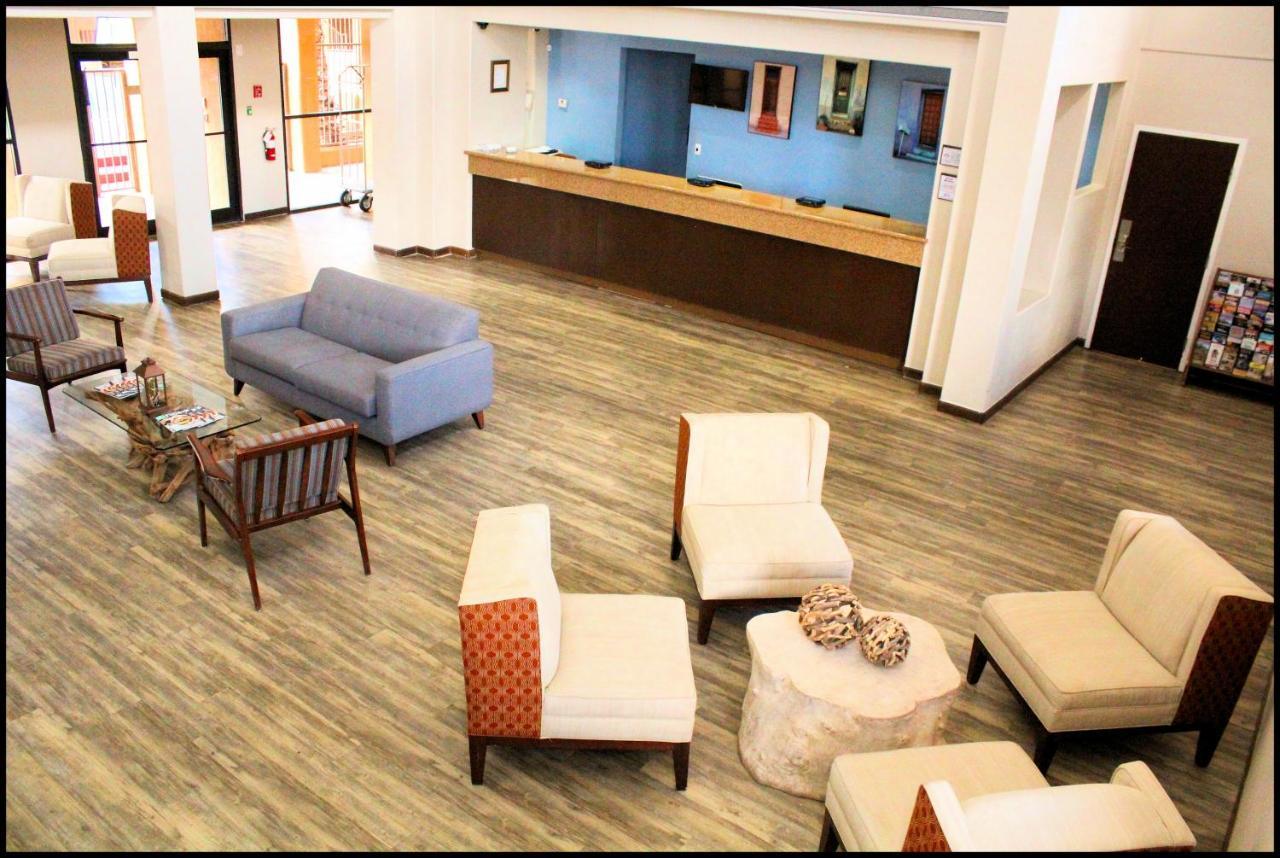 Hotel Ramada By Wyndham Tucson Airport à Drexel Heights Extérieur photo