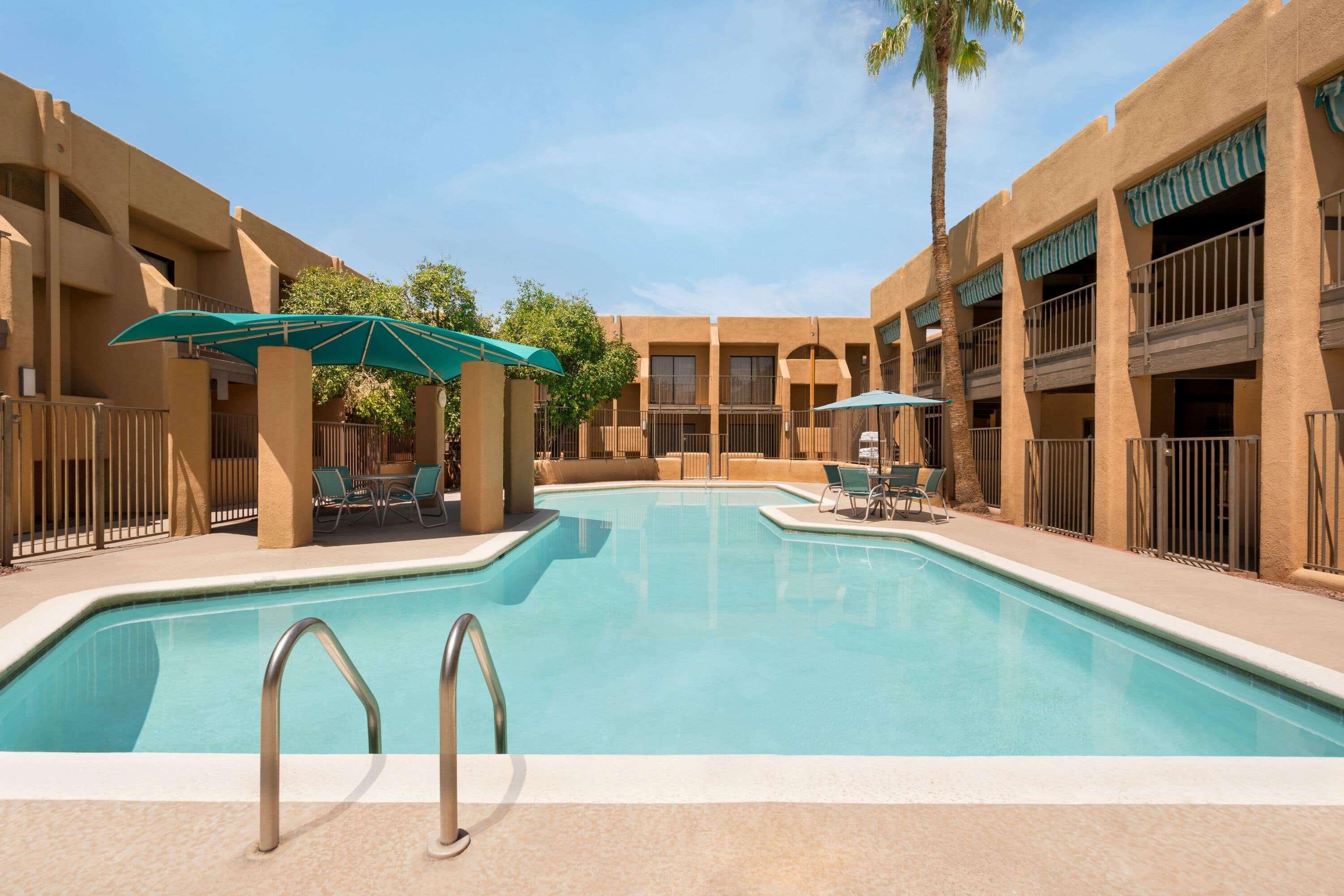 Hotel Ramada By Wyndham Tucson Airport à Drexel Heights Extérieur photo
