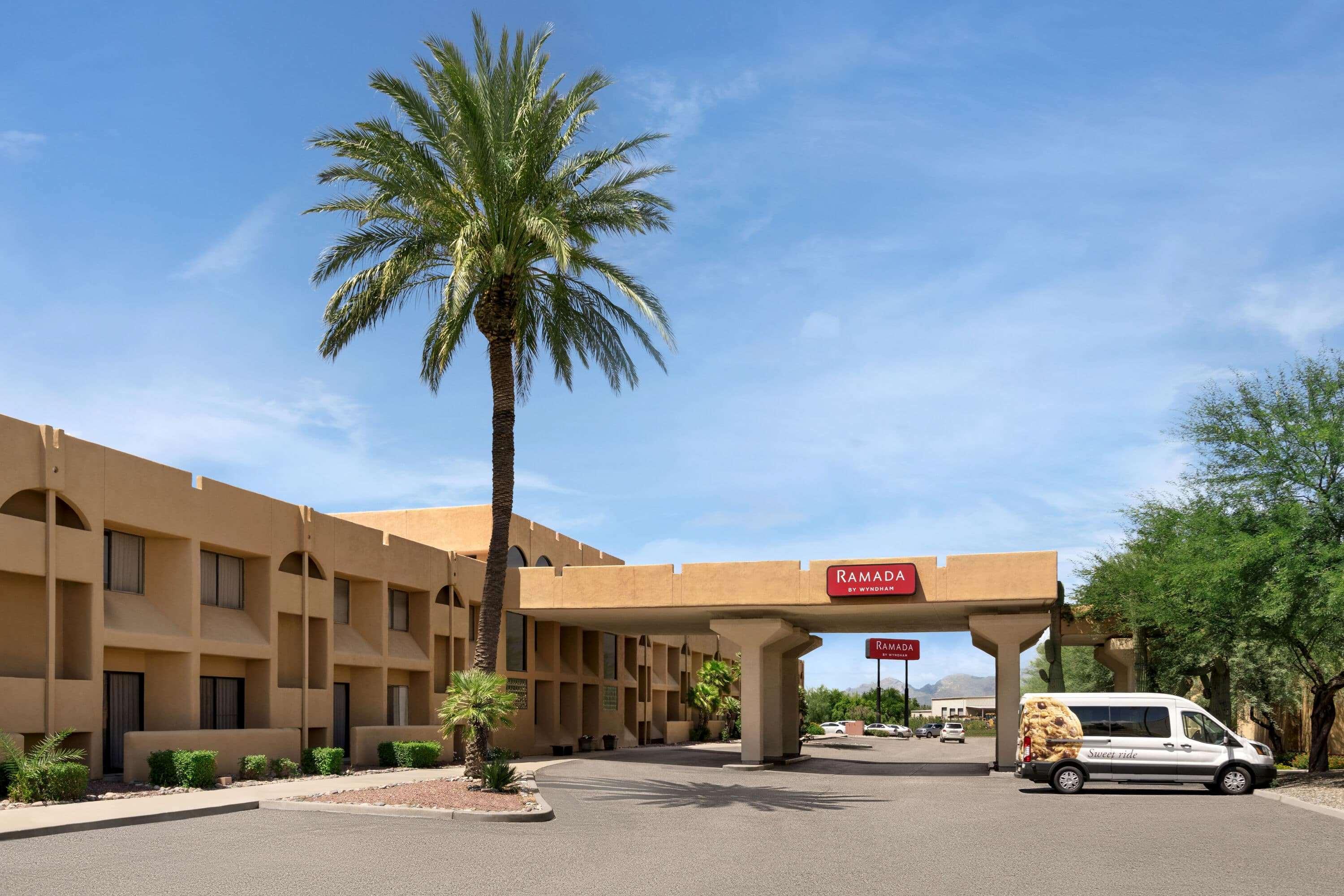 Hotel Ramada By Wyndham Tucson Airport à Drexel Heights Extérieur photo
