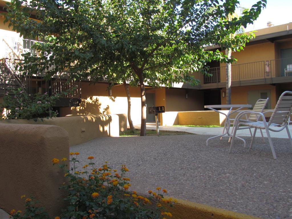 Hotel Ramada By Wyndham Tucson Airport à Drexel Heights Extérieur photo