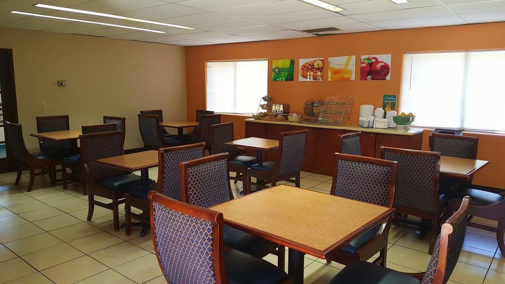 Hotel Ramada By Wyndham Tucson Airport à Drexel Heights Extérieur photo