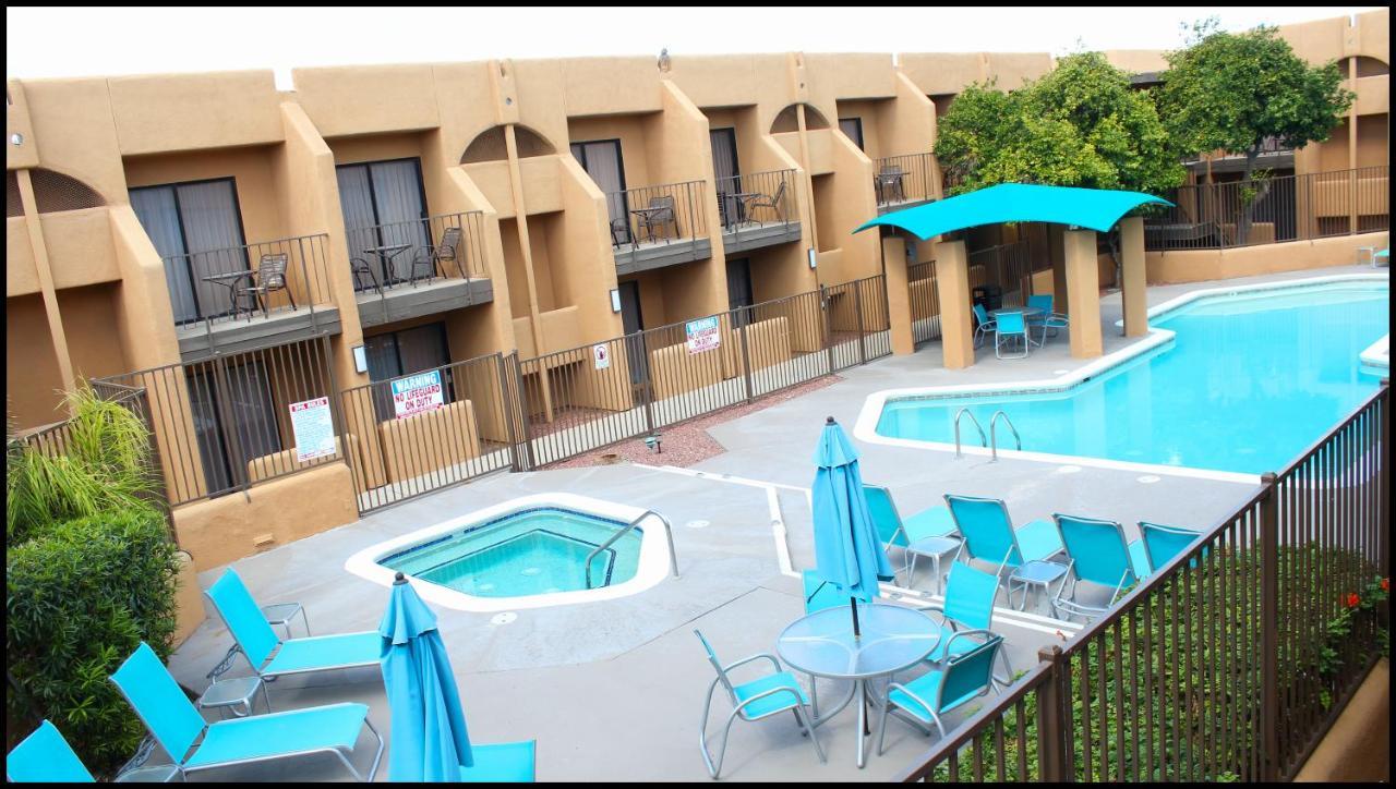 Hotel Ramada By Wyndham Tucson Airport à Drexel Heights Extérieur photo