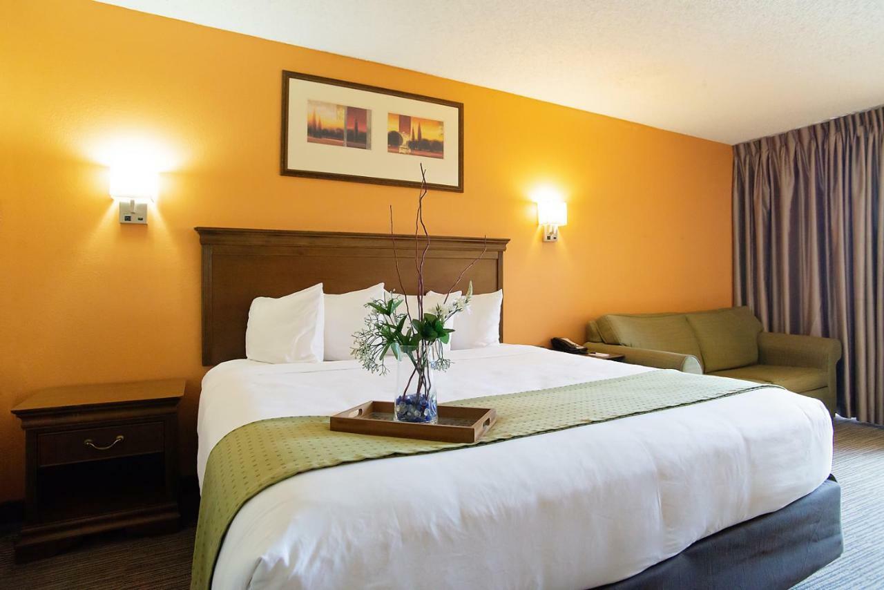 Hotel Ramada By Wyndham Tucson Airport à Drexel Heights Extérieur photo
