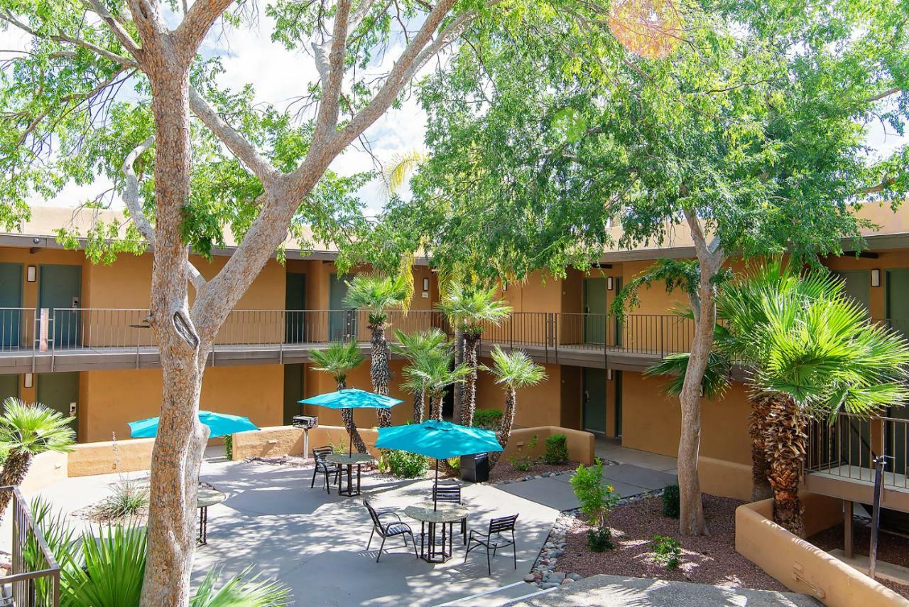 Hotel Ramada By Wyndham Tucson Airport à Drexel Heights Extérieur photo